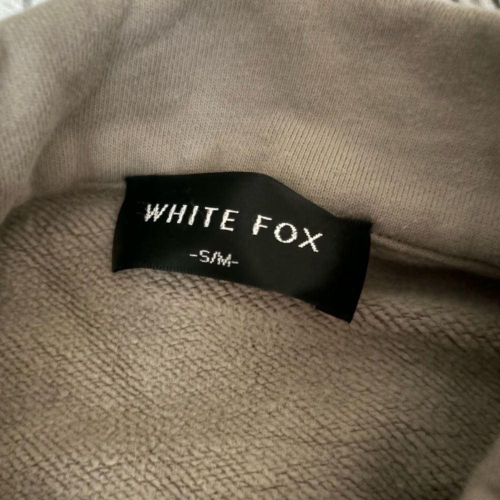 white fox s/m taupe zip up crewneck ! - Picture 5 of 5